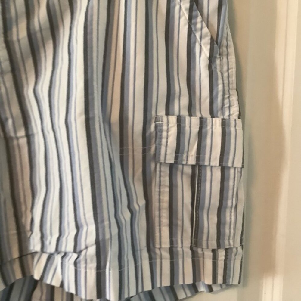 Striped short - Picture 2 of 10